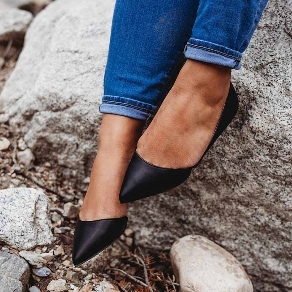 JOURNEE COLLECTION CORTNI FLAT IN BLACK• 8 - Picture 4 of 6